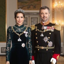 Primer retrato oficial de gala de Federico y Mary de Dinamarca como reyes