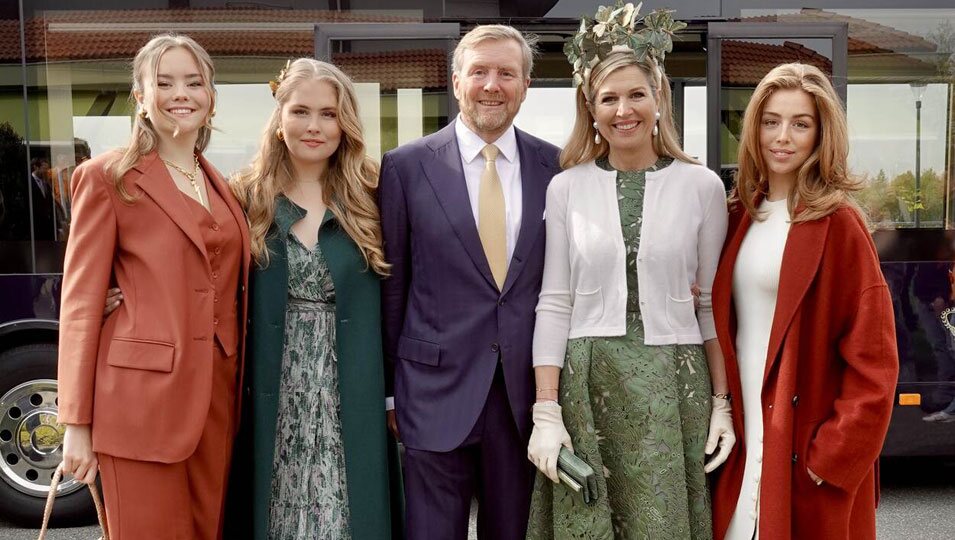Guillermo Alejandro y Máxima de Holanda y sus hijas en el Palacio Huis ten Bosch en el Día del Rey 2024