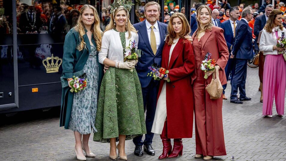 Guillermo Alejandro y Máxima de Holanda y sus hijas Amalia, Alexia y Ariane en el Día del Rey 2024