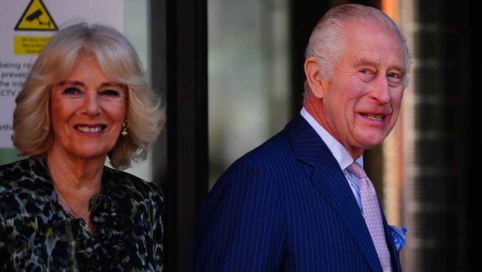 Los Reyes Carlos y Camilla en el Centro Oncológico Macmillan de Londres