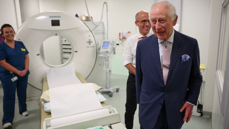 Carlos III en el Centro Oncológico Macmillan en su vuelta a los actos oficiales