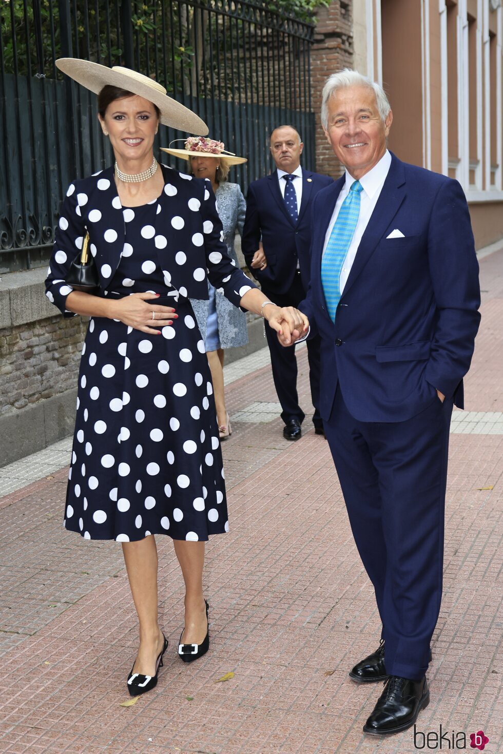 Nuria March y George Donald Johnston en la boda de Javier García-Obregón y Eugenia Gil