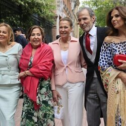 Ana Obregón, sus hermanos Celia, Amalia y Javier García Obregón y María Thevenet en la boda de Javier García-Obregón y Eugenia Gil