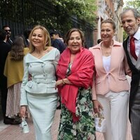 Ana Obregón, sus hermanos Celia, Amalia y Javier García Obregón y María Thevenet en la boda de Javier García-Obregón y Eugenia Gil