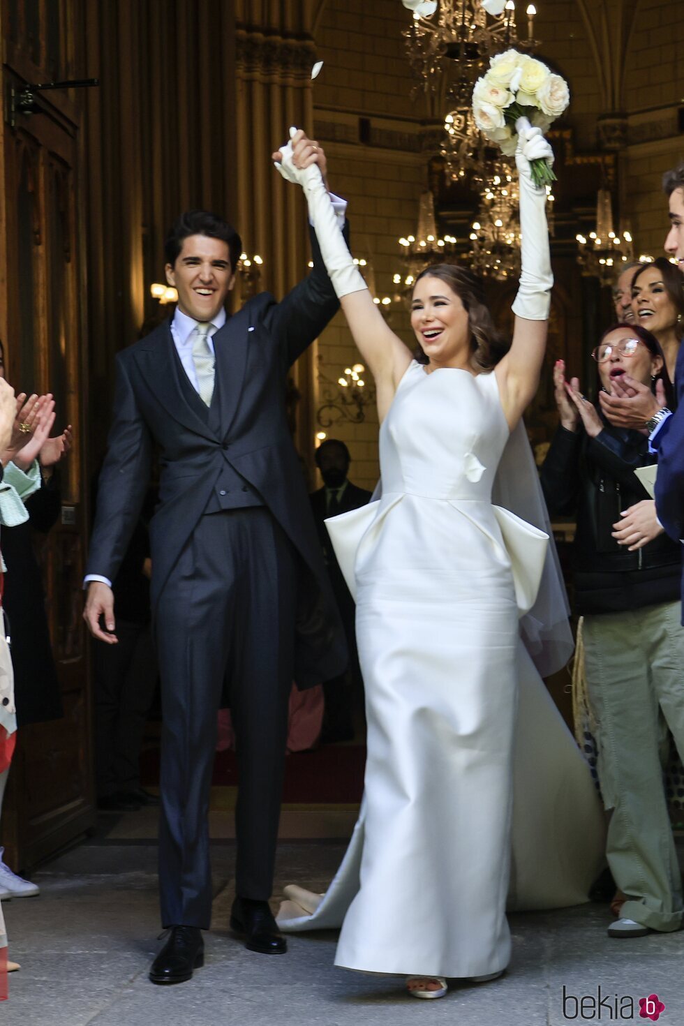 Javier García-Obregón y Eugenia Gil, emocionados en su boda tras casarse