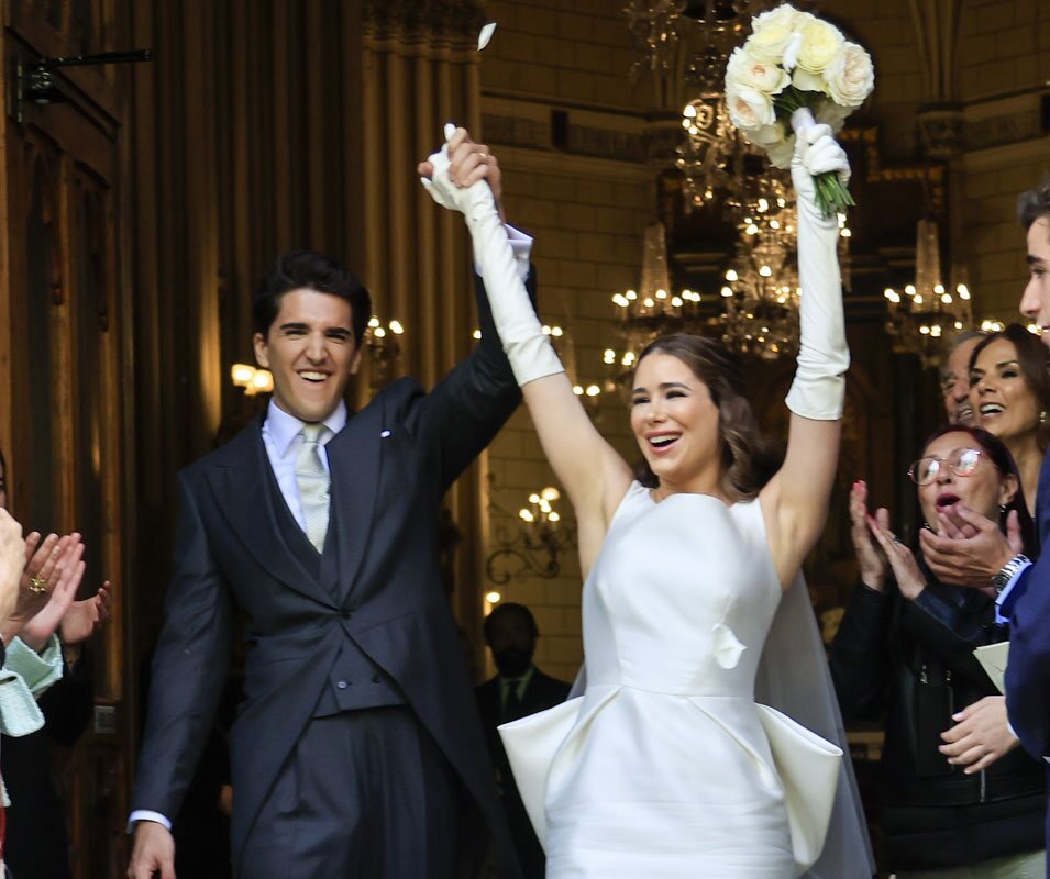 Javier García-Obregón y Eugenia Gil, emocionados en su boda tras casarse