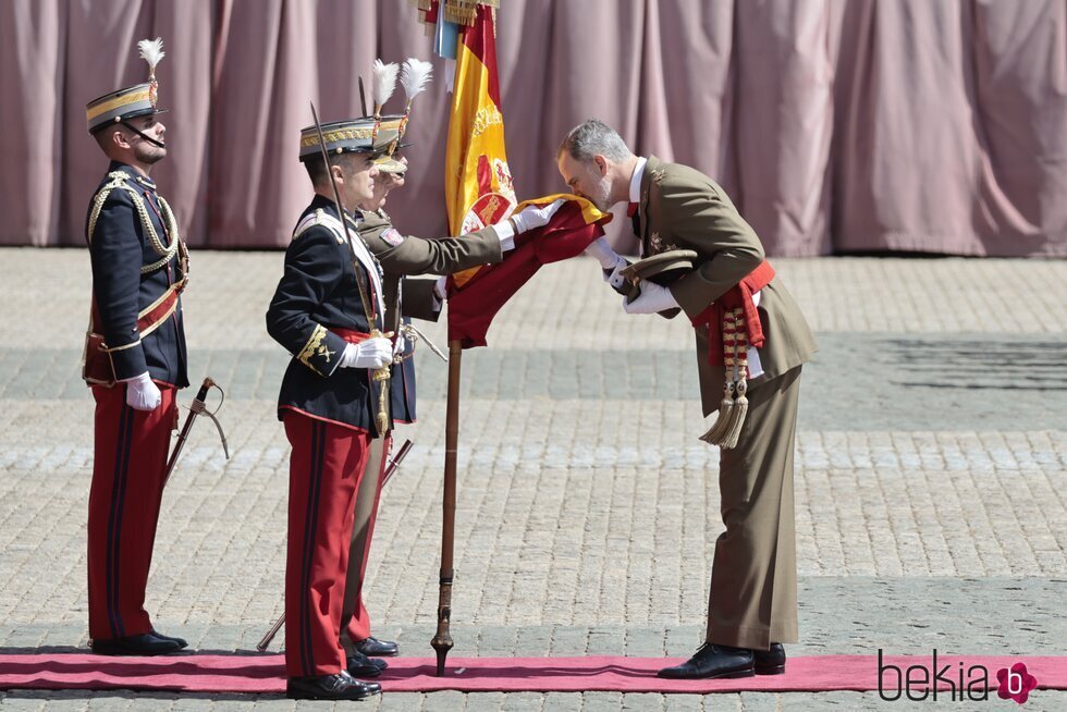 El Rey Felipe jura bandera en su 40 aniversario en Zaragoza