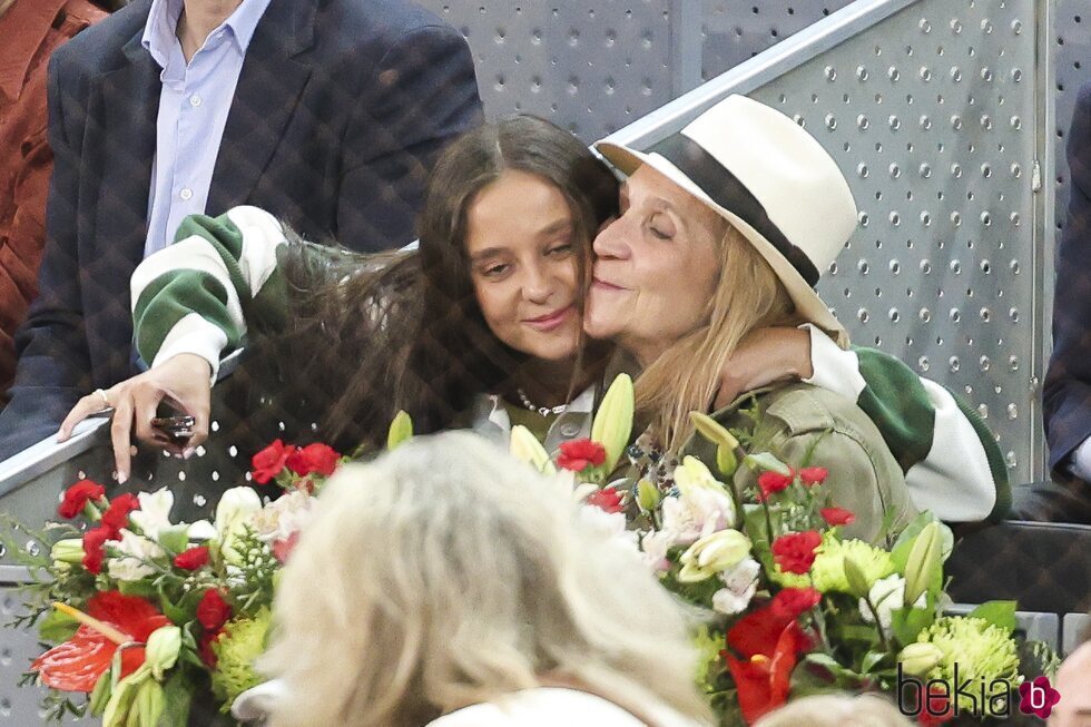 Victoria Federica, muy cariñosa con la Infanta Elena en el Mutua Madrid Open de Tenis 2024