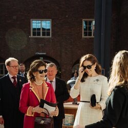 Silvia de Suecia y Mary de Dinamarca en el Real Instituto de Tecnología de Estocolmo