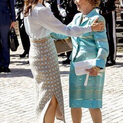 Mary de Dinamarca y Sonia de Noruega se saludan con cariño en Akershus