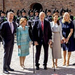 La Familia Real Noruega y Federico y Mary de Dinamarca en un almuerzo en el castillo de Akershus