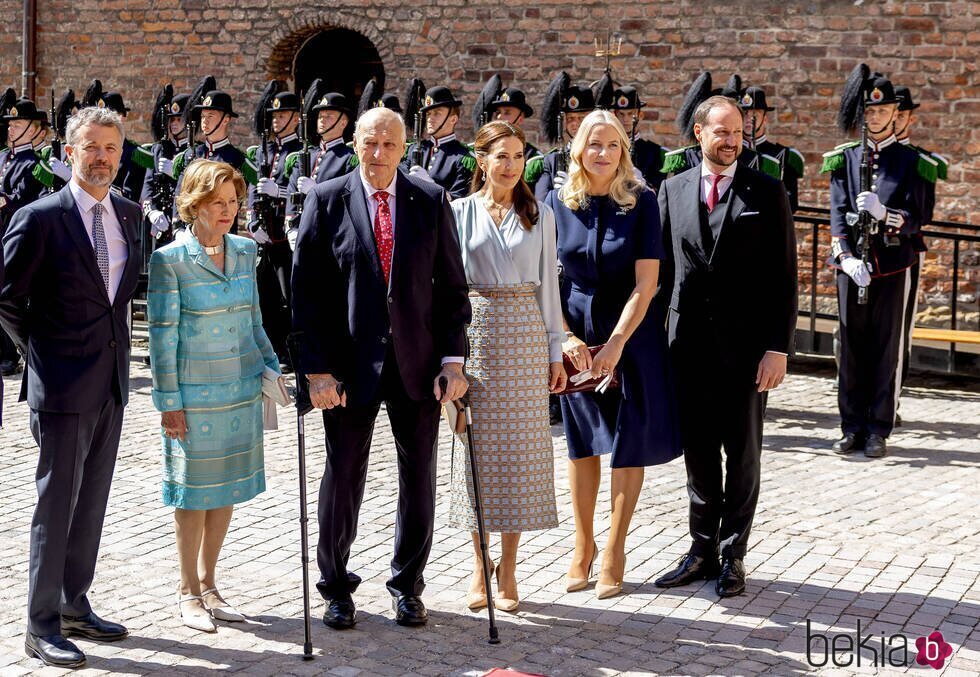 La Familia Real Noruega y Federico y Mary de Dinamarca en un almuerzo en el castillo de Akershus