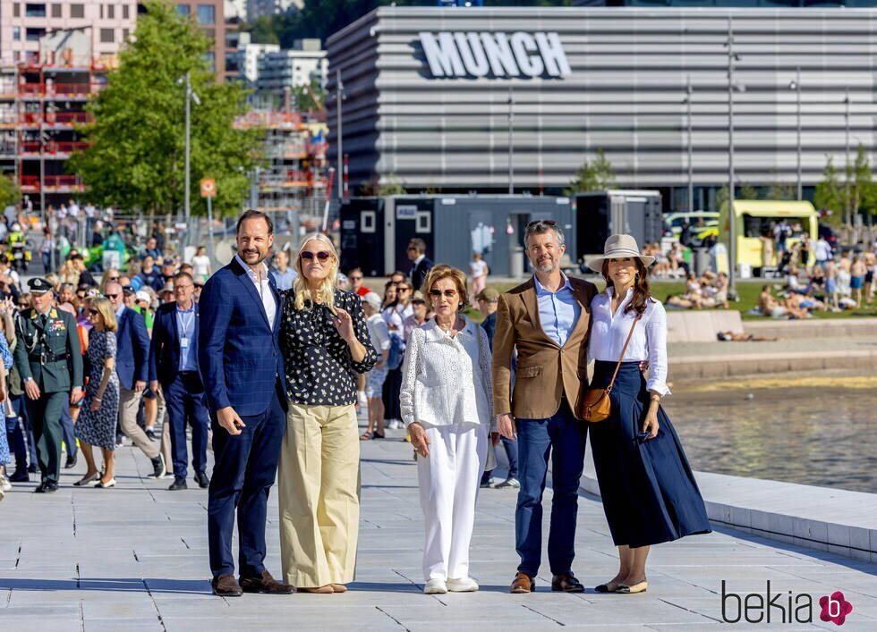 Haakon y Mette-Marit de Noruega, Sonia de Noruega y Federico y Mary de Dinamarca en Bjørvika
