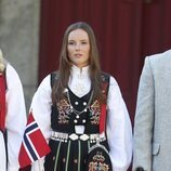 Ingrid Alexandra de Noruega con el bunad de su 18 cumpleaños en el Día Nacional de Noruega 2024