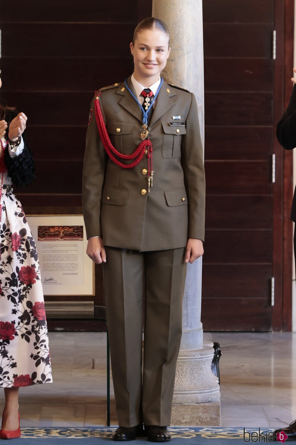 La Princesa Leonor con el uniforme de la Academia General Militar en la entrega de la Medalla de las Cortes de Aragón