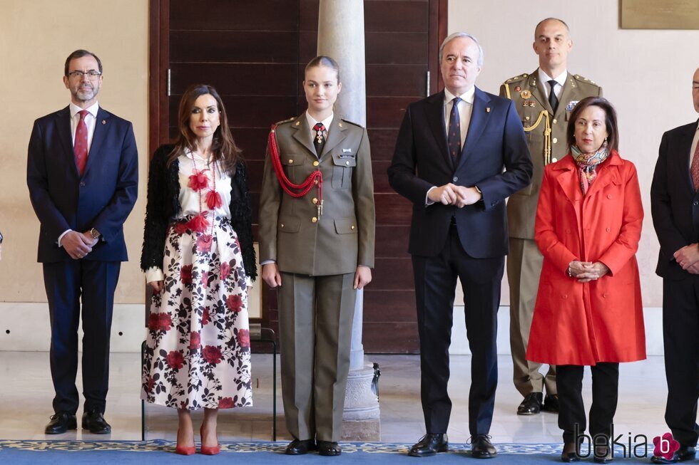 La Princesa Leonor con las autoridades en la entrega de la Medalla de las Cortes de Aragón