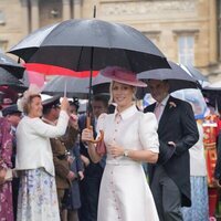 Zara Phillips en una garden party