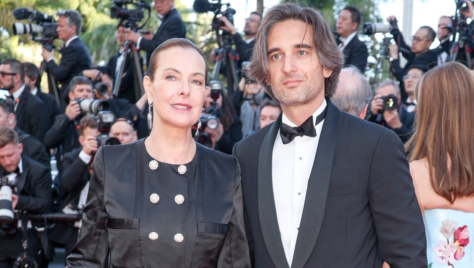 Carole Bouquet y Dimitri Rassam en la premiere de 'Megalópolis' en el Festival de Cannes 2024