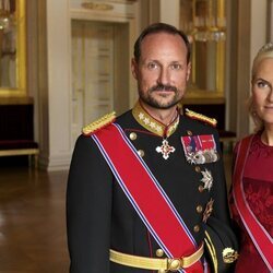 Foto oficial de Haakon y Mette-Marit de Noruega con la Tiara de Margaritas