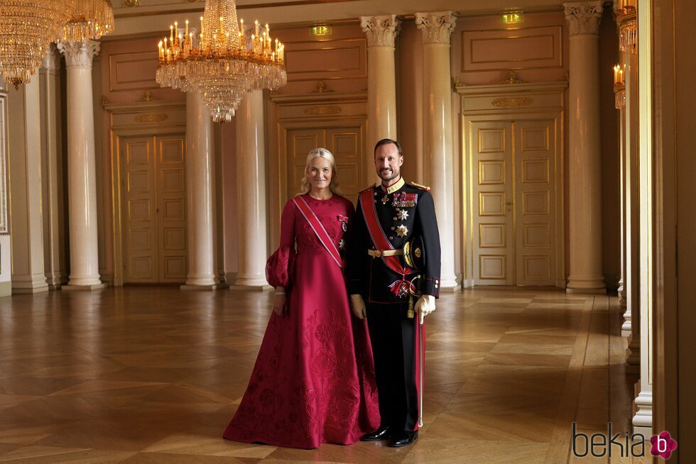 Foto oficial de gala de Haakon y Mette-Marit de Noruega