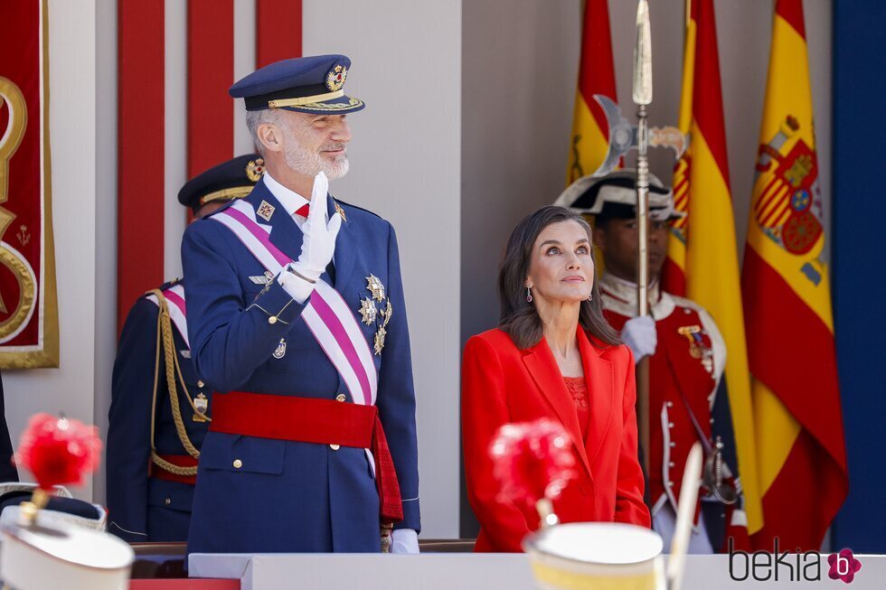 Los Reyes Felipe y Letizia presiden el desfile de las Fuerzas Armadas en Oviedo