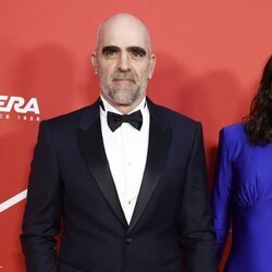 Luis Tosar y Luisa Mayol en la alfombra roja de los ELLE Style Awards 2024