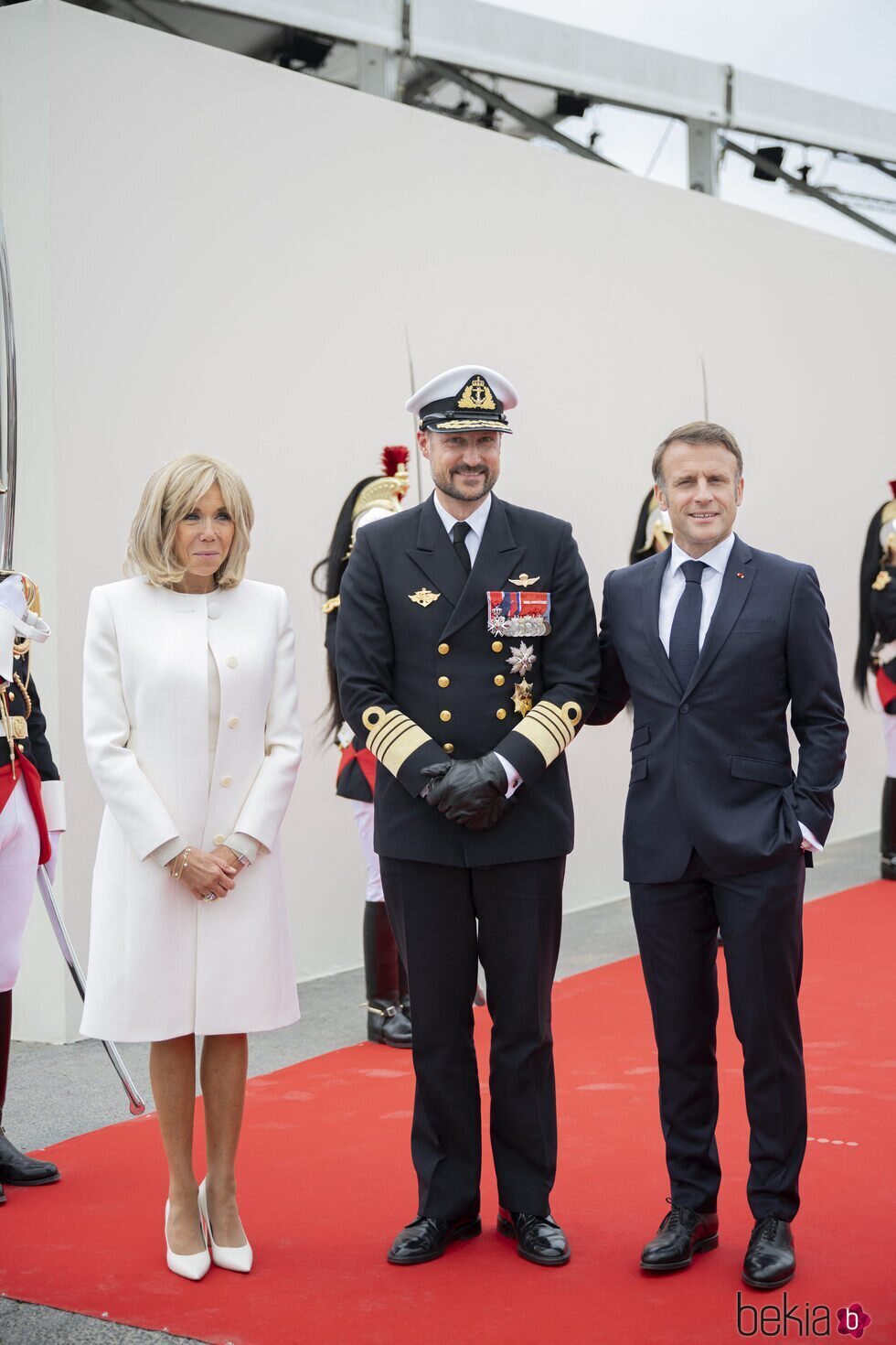 Haakon de Noruega y los Macron en el 80 aniversario del Desembarco de Normandía