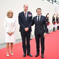 El Príncipe Guillermo y Emmanuel y Brigitte Macron en el 80 aniversario del Desembarco de Normandía