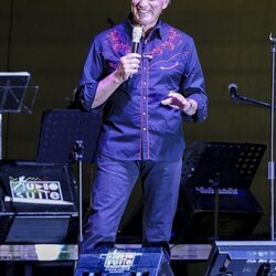 Bertín Osborne durante un concierto en San Agustín de Guadalix