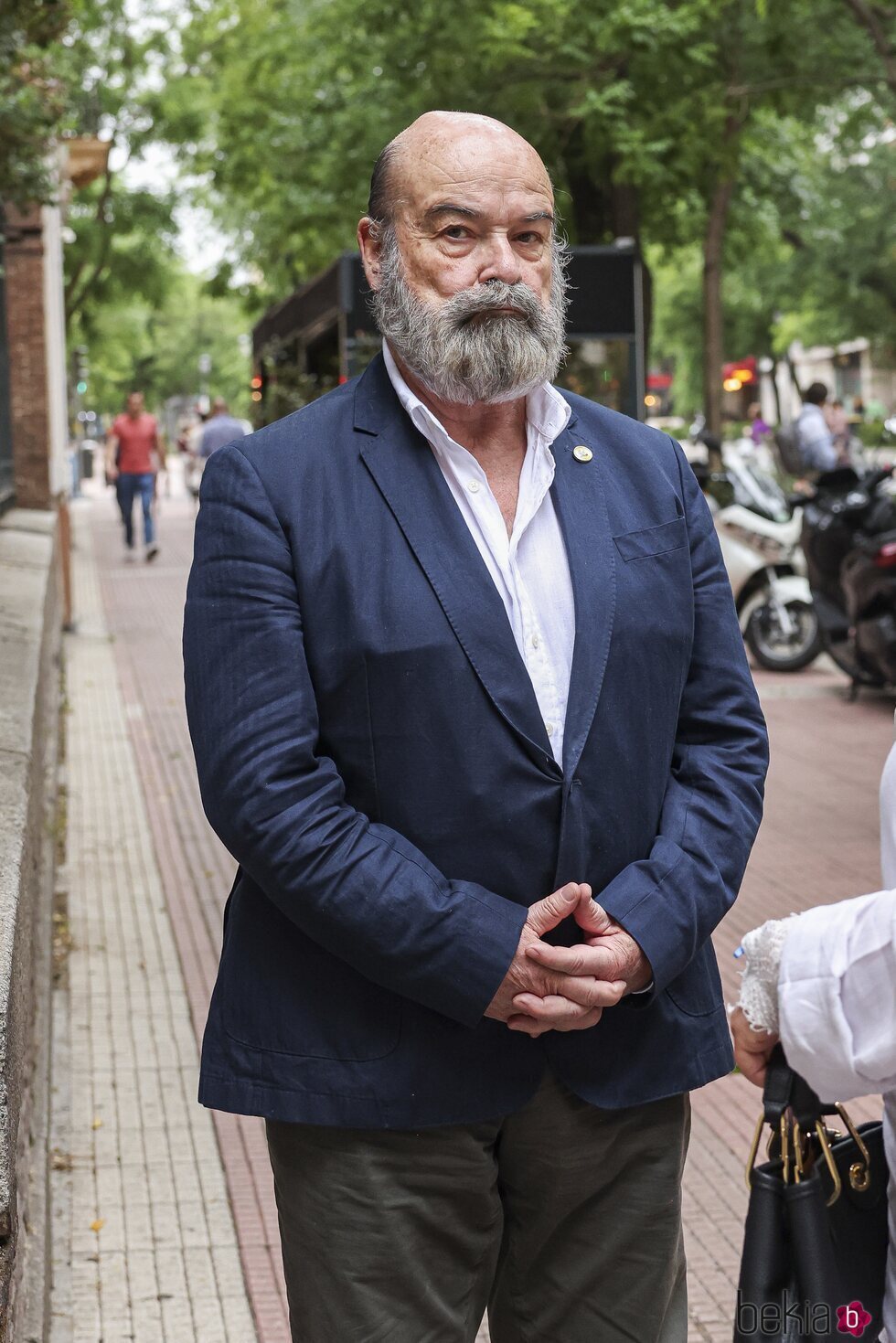 Antonio Resines en el funeral de la hermana de Lorenzo Caprile