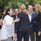 Las Infantas Elena y Cristina y Antonio Resines y Ana Pérez-Lorente en el funeral de la hermana de Lorenzo Caprile