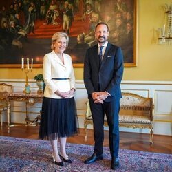 Astrid de Bélgica y Haakon de Noruega en el Palacio Real de Oslo