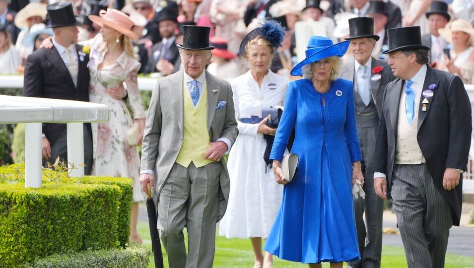 Mike Tindall, Lady Gabriella Windsor y los Reyes Carlos y Camilla en Ascot 2024