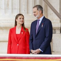 La Princesa Leonor y el Rey Felipe VI en el balcón del Palacio Real en la celebración del décimo aniversario del reinado de Felipe VI