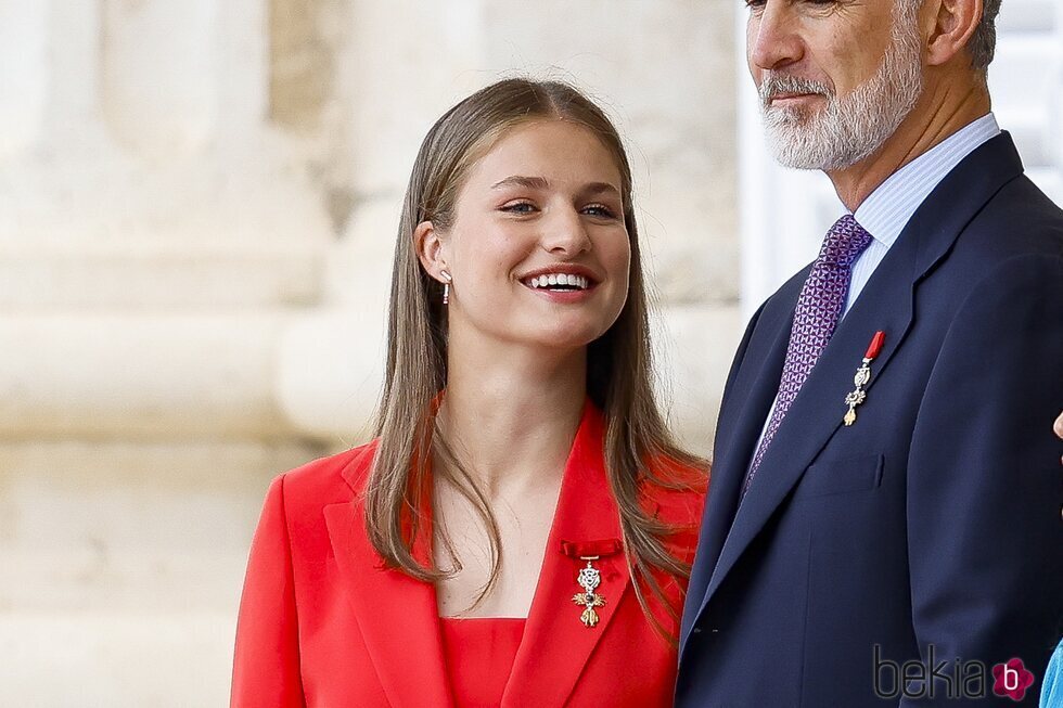 La Princesa Leonor, muy sonriente, en la celebración del décimo aniversario del reinado de Felipe VI