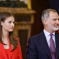 La Princesa Leonor y el Rey Felipe VI acto de condecoración del mérito civil durante la celebración del décimo aniversario del reinado de Felipe VI