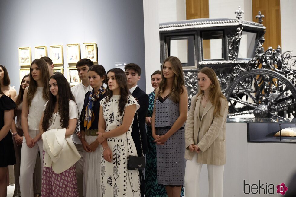 La Princesa Leonor y la Infanta Sofía en su visita guiada a la Galería de las Colecciones Reales
