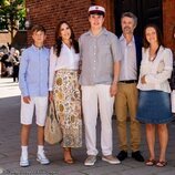 Christian de Dinamarca con sus padres y hermanos en su graduación