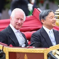 El Rey Carlos III y Naruhito de Japón en carruaje en la bienvenida a los Emperadores de Japón por su Visita de Estado a Reino Unido