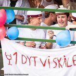 Christian de Dinamarca celebrando su graduación