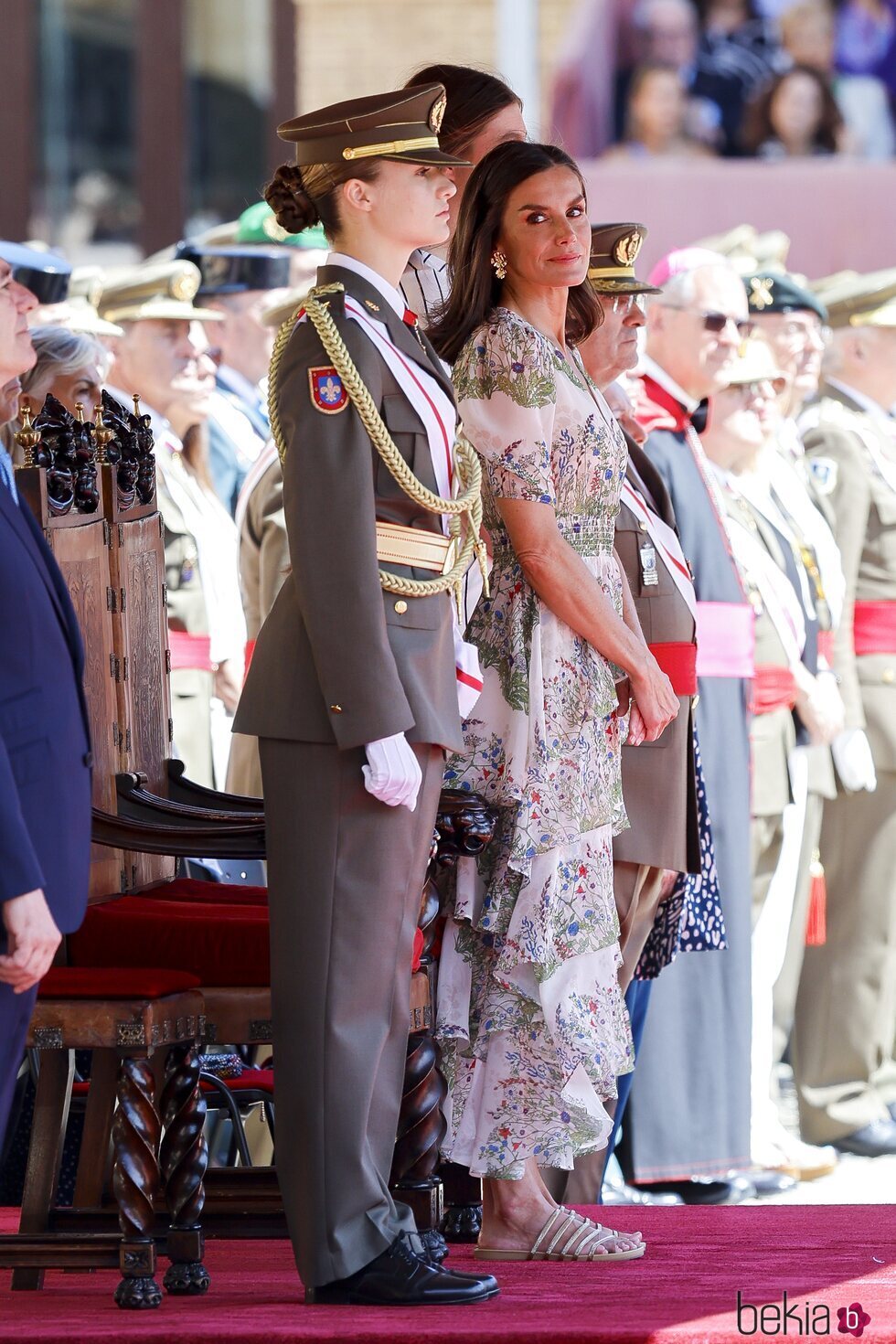 La Reina Letizia mira orgullosa a la Princesa Leonor en el nombramiento de la Princesa Leonor como Dama Alférez Cadete del Ejército de Tierra