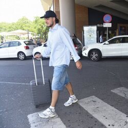 Alejandra Rubio y Carlo Costanzia llegando a Huelva de vacaciones