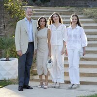 Los Reyes Felipe y Letizia, Leonor y Sofía en el encuentro con los ganadores de ediciones anteriores de los Premios Princesa de Girona