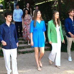 La Princesa Leonor y la Infanta Sofía junto a varios jóvenes de los programas de la Fundación Princesa de Girona en Lloret de Mar