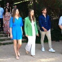 La Princesa Leonor y la Infanta Sofía junto a varios jóvenes de los programas de la Fundación Princesa de Girona en Lloret de Mar