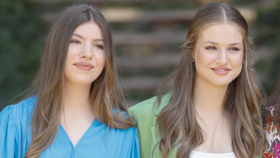 La Princesa Leonor y la Infanta Sofía en un encuentro con jóvenes de los Programas de la Fundación Princesa de Girona con motivo de los Princesa de Girona