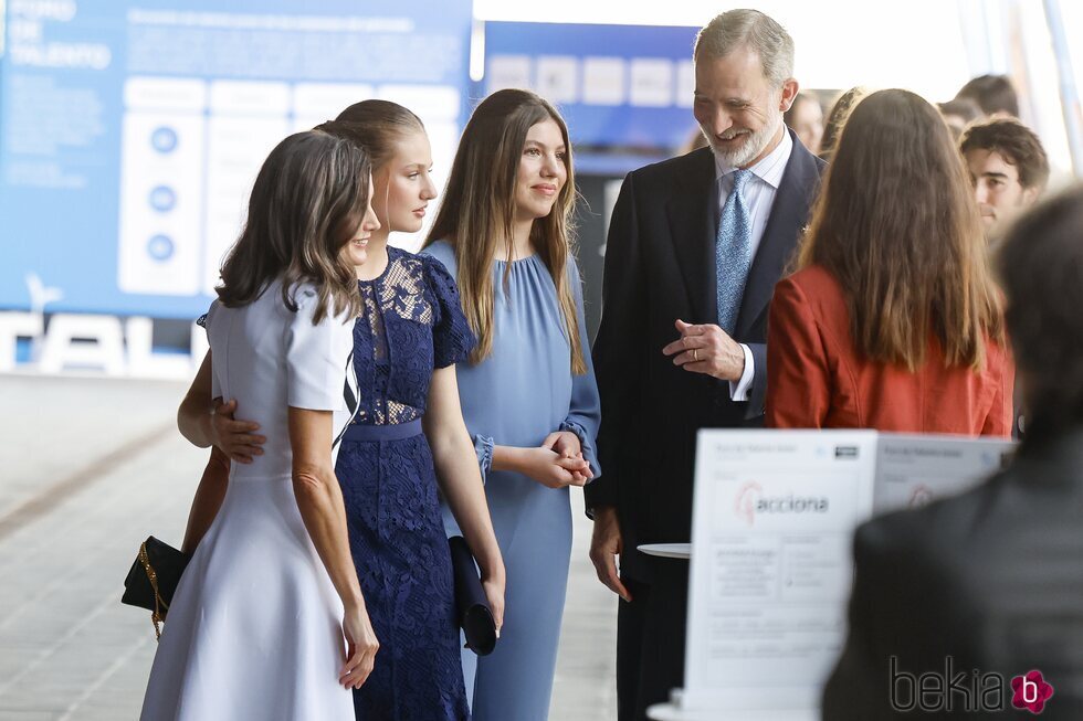 Los Reyes Felipe y Letizia, la Princesa Leonor y la Infanta Sofía a su llegada a los Premios Princesa de Asturias 2024