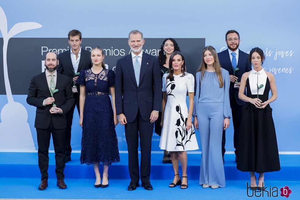 La Familia Real con los galardonados en los Premios Princesa de Girona 2024