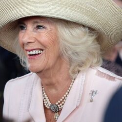 La Reina Camilla muy sonriente 25º aniversario del Parlamento Galés