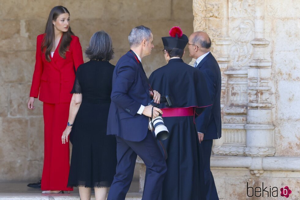 La Princesa Leonor en un momento de su visita al Monasterio de los Jerónimos en su primer viaje oficial a Portugal